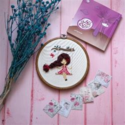 دیوارکوب کودک تاب سوار گلدوزی 